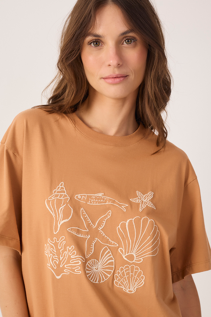 Beige Conchas Embroidered Short Sleeve T-Shirt_4